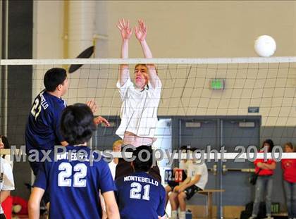 Thumbnail 3 in Montebello vs. St. Francis photogallery.