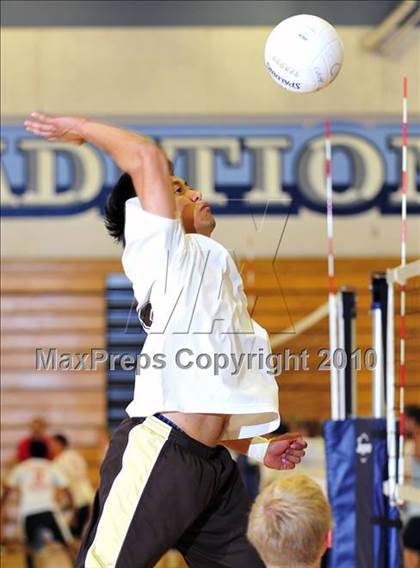 Thumbnail 3 in Montebello vs. St. Francis photogallery.