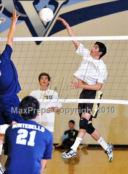Thumbnail 2 in Montebello vs. St. Francis photogallery.