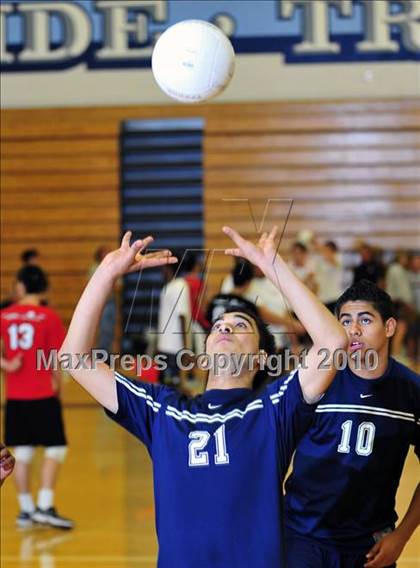 Thumbnail 3 in Montebello vs. St. Francis photogallery.