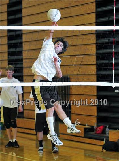 Thumbnail 2 in Montebello vs. St. Francis photogallery.