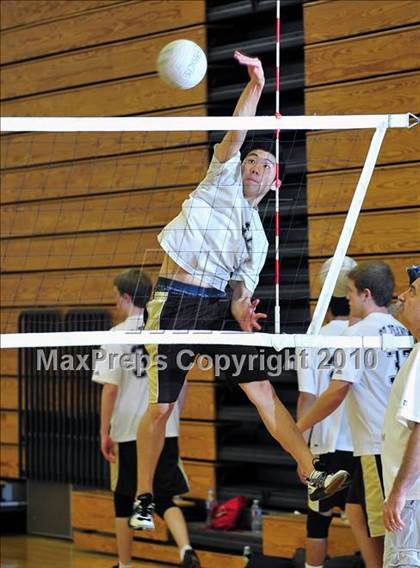 Thumbnail 2 in Montebello vs. St. Francis photogallery.
