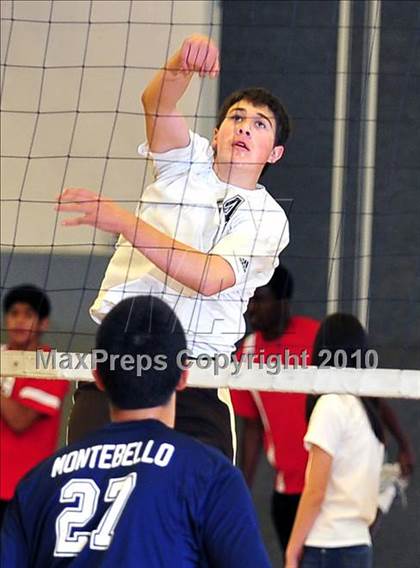 Thumbnail 2 in Montebello vs. St. Francis photogallery.
