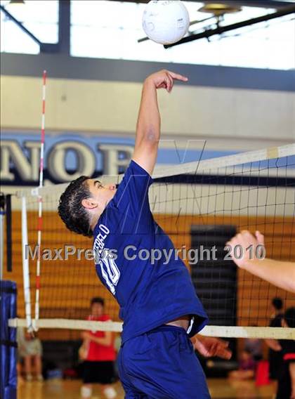 Thumbnail 3 in Montebello vs. St. Francis photogallery.