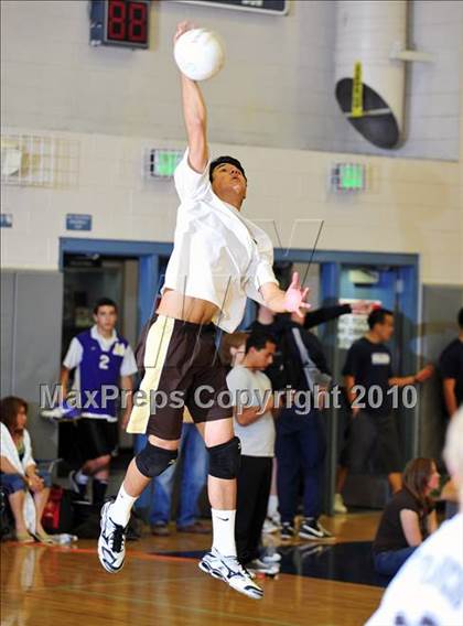 Thumbnail 2 in Montebello vs. St. Francis photogallery.