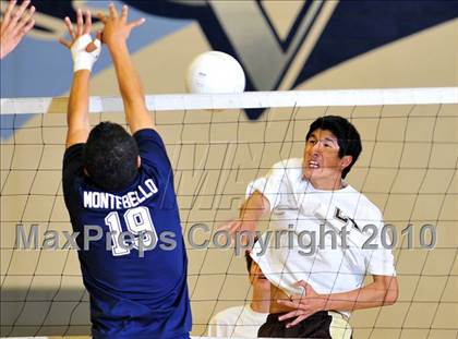 Thumbnail 2 in Montebello vs. St. Francis photogallery.