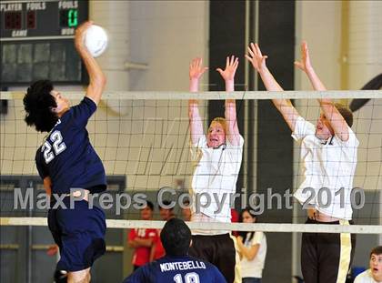 Thumbnail 1 in Montebello vs. St. Francis photogallery.