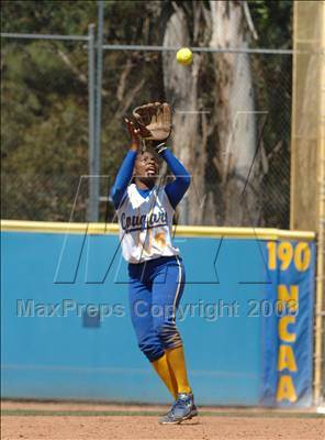 Thumbnail 3 in Lincoln vs. Crenshaw (CIF LA City Section Invitational) photogallery.