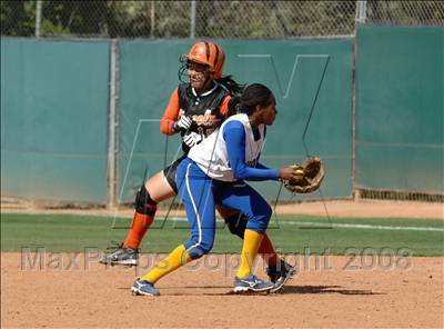 Thumbnail 3 in Lincoln vs. Crenshaw (CIF LA City Section Invitational) photogallery.