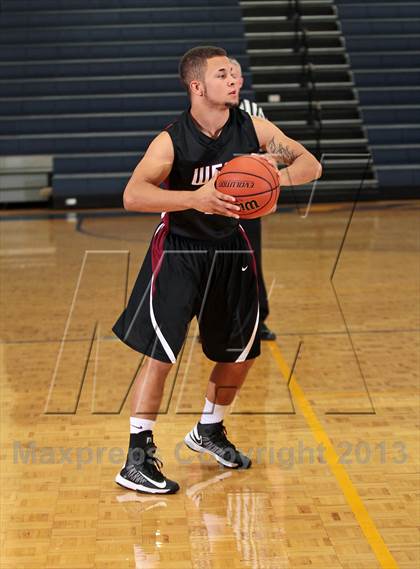 Thumbnail 3 in Belton-Honea Path vs  Morristown-Hamblen West (Seymour Chistmas Classic) photogallery.