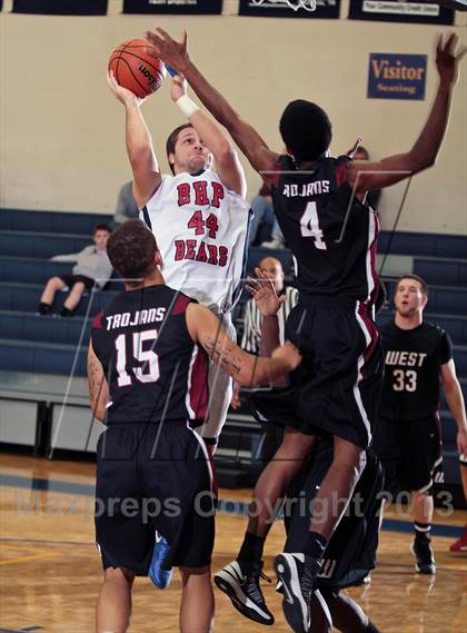 Thumbnail 3 in Belton-Honea Path vs  Morristown-Hamblen West (Seymour Chistmas Classic) photogallery.