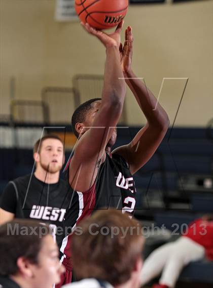 Thumbnail 1 in Belton-Honea Path vs  Morristown-Hamblen West (Seymour Chistmas Classic) photogallery.