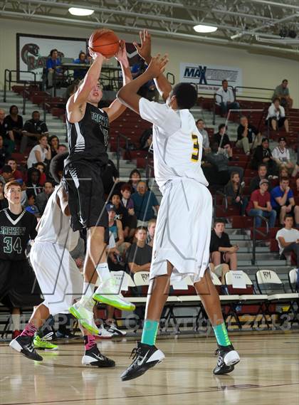 Thumbnail 2 in Columbia Christian vs. Jackson (MaxPreps Holiday Classic) photogallery.