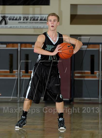 Thumbnail 3 in Columbia Christian vs. Jackson (MaxPreps Holiday Classic) photogallery.