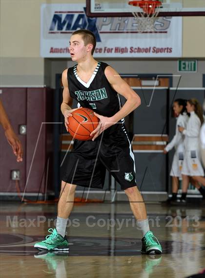 Thumbnail 2 in Columbia Christian vs. Jackson (MaxPreps Holiday Classic) photogallery.