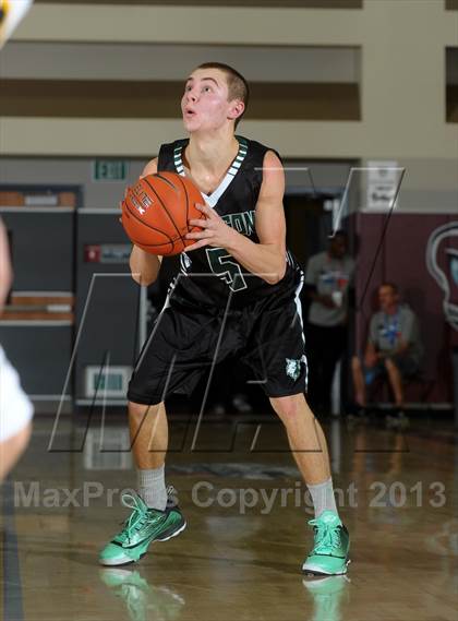 Thumbnail 3 in Columbia Christian vs. Jackson (MaxPreps Holiday Classic) photogallery.
