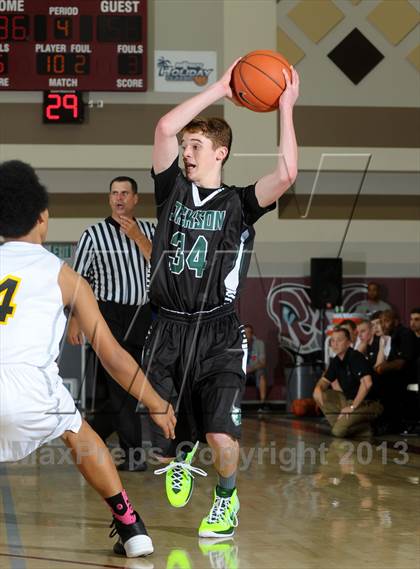 Thumbnail 1 in Columbia Christian vs. Jackson (MaxPreps Holiday Classic) photogallery.