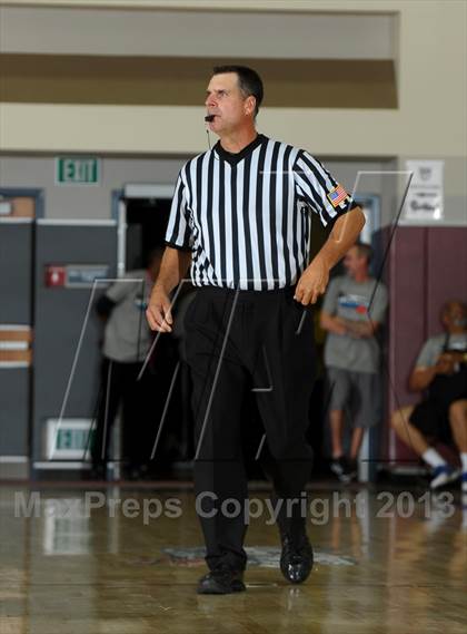 Thumbnail 2 in Columbia Christian vs. Jackson (MaxPreps Holiday Classic) photogallery.