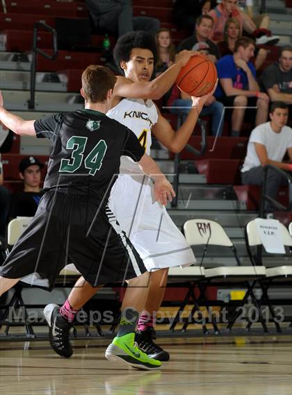 Thumbnail 2 in Columbia Christian vs. Jackson (MaxPreps Holiday Classic) photogallery.