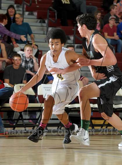 Thumbnail 1 in Columbia Christian vs. Jackson (MaxPreps Holiday Classic) photogallery.
