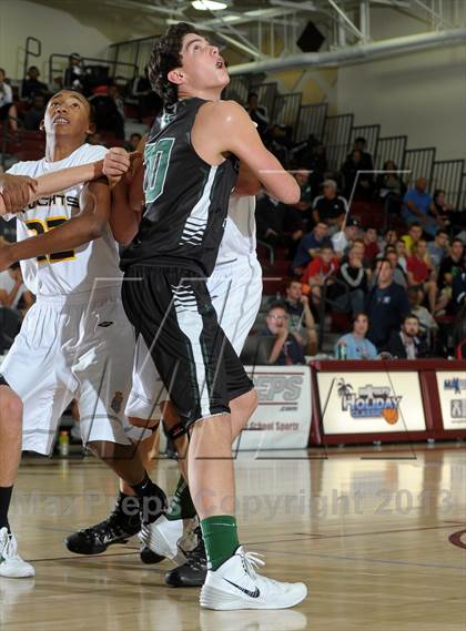 Thumbnail 2 in Columbia Christian vs. Jackson (MaxPreps Holiday Classic) photogallery.