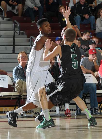 Thumbnail 2 in Columbia Christian vs. Jackson (MaxPreps Holiday Classic) photogallery.