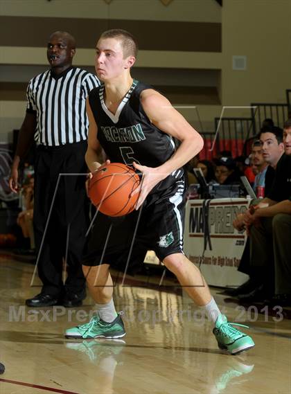 Thumbnail 2 in Columbia Christian vs. Jackson (MaxPreps Holiday Classic) photogallery.
