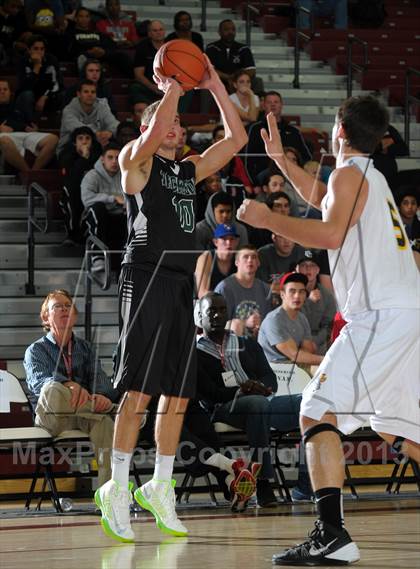 Thumbnail 2 in Columbia Christian vs. Jackson (MaxPreps Holiday Classic) photogallery.