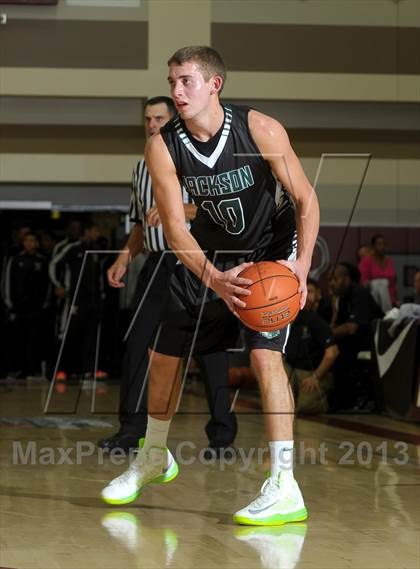 Thumbnail 1 in Columbia Christian vs. Jackson (MaxPreps Holiday Classic) photogallery.