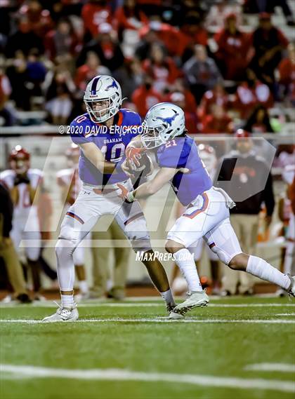 Thumbnail 1 in Graham vs Perryton (UIL 4A Area Playoff) photogallery.