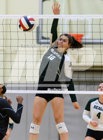 Thumbnail 3 in Reagan [Ronald] vs Harlan photogallery.