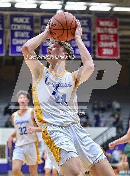 Thumbnail 3 in Pendleton Heights vs. Greenfield-Central (IHSAA 4A Section 9 First Round) photogallery.