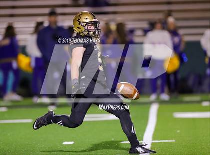 Thumbnail 1 in Brock vs. Clyde (UIL 3A Division 1 Region 1 Bi-District) photogallery.