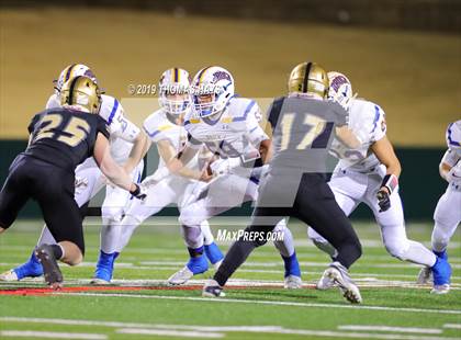 Thumbnail 3 in Brock vs. Clyde (UIL 3A Division 1 Region 1 Bi-District) photogallery.