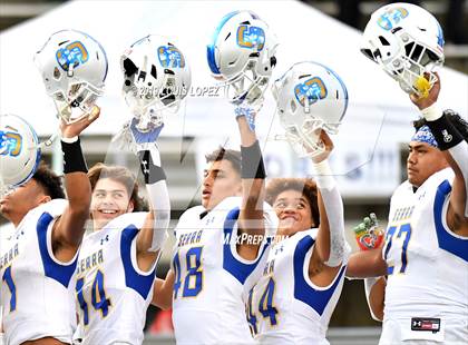 Thumbnail 3 in Serra vs. Corona Del Mar ( CIF State DIV 1A Championship Final) photogallery.