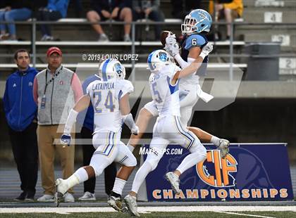 Thumbnail 3 in Serra vs. Corona Del Mar ( CIF State DIV 1A Championship Final) photogallery.