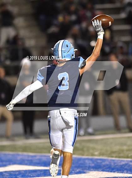 Thumbnail 3 in Serra vs. Corona Del Mar ( CIF State DIV 1A Championship Final) photogallery.