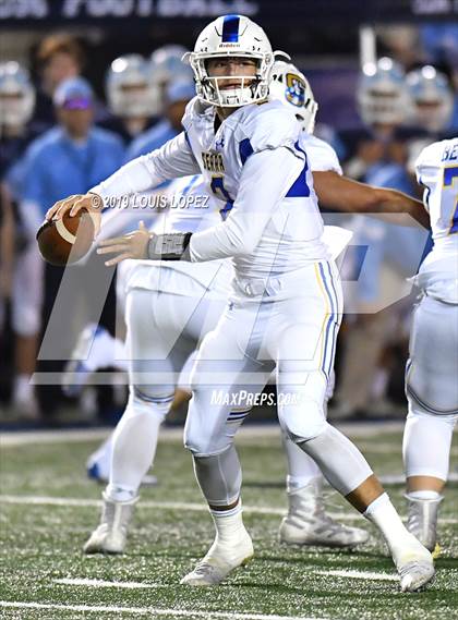 Thumbnail 3 in Serra vs. Corona Del Mar ( CIF State DIV 1A Championship Final) photogallery.