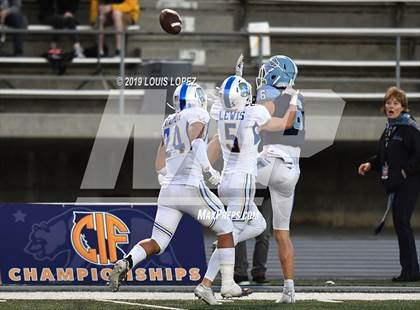 Thumbnail 3 in Serra vs. Corona Del Mar ( CIF State DIV 1A Championship Final) photogallery.
