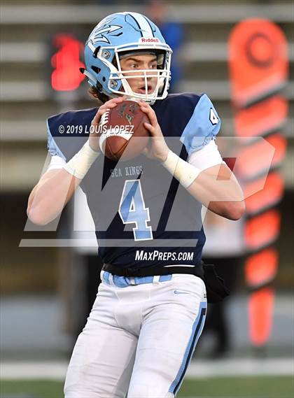 Thumbnail 3 in Serra vs. Corona Del Mar ( CIF State DIV 1A Championship Final) photogallery.