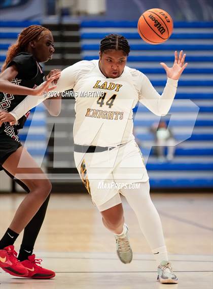 Thumbnail 2 in Hephzibah vs Evans (100 Black Men of Augusta Thanksgiving Classic) photogallery.