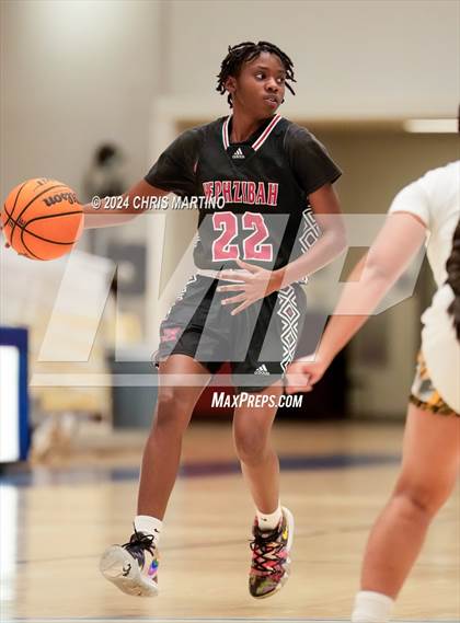 Thumbnail 2 in Hephzibah vs Evans (100 Black Men of Augusta Thanksgiving Classic) photogallery.