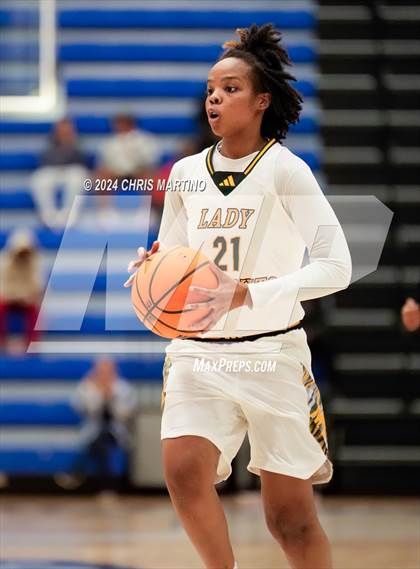 Thumbnail 3 in Hephzibah vs Evans (100 Black Men of Augusta Thanksgiving Classic) photogallery.