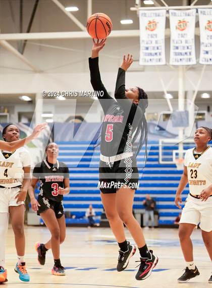Thumbnail 3 in Hephzibah vs Evans (100 Black Men of Augusta Thanksgiving Classic) photogallery.