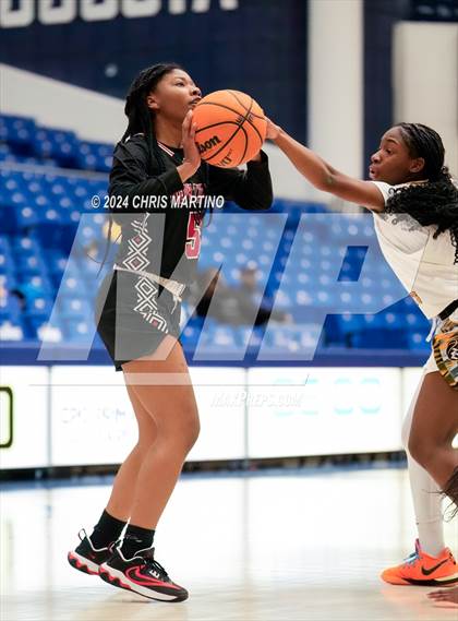 Thumbnail 3 in Hephzibah vs Evans (100 Black Men of Augusta Thanksgiving Classic) photogallery.