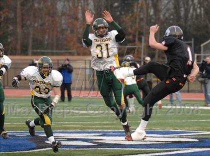 Thumbnail 2 in South Hadley vs. Tantasqua (MIAA Division 2 Central/West Final) photogallery.