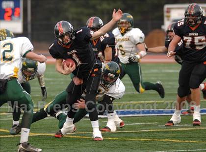 Thumbnail 2 in South Hadley vs. Tantasqua (MIAA Division 2 Central/West Final) photogallery.