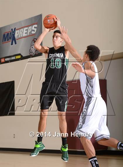 Thumbnail 1 in Costa Mesa vs. Rancho Mirage (MaxPreps Holiday Classic) photogallery.
