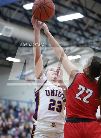 Thumbnail 2 in Sheridan vs. Unioto (OHSAA D2 District Final) photogallery.