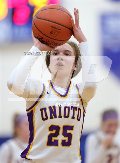 Thumbnail 3 in Sheridan vs. Unioto (OHSAA D2 District Final) photogallery.